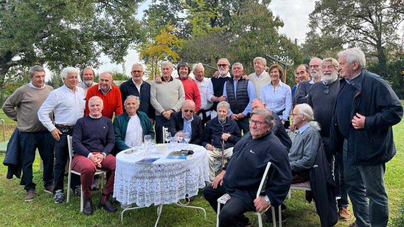 06-Cino-Ricci-festeggiato-dagli-ex-di-Azzurra-a-90-anni